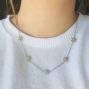 Roxy bijoux flower necklace silver plated